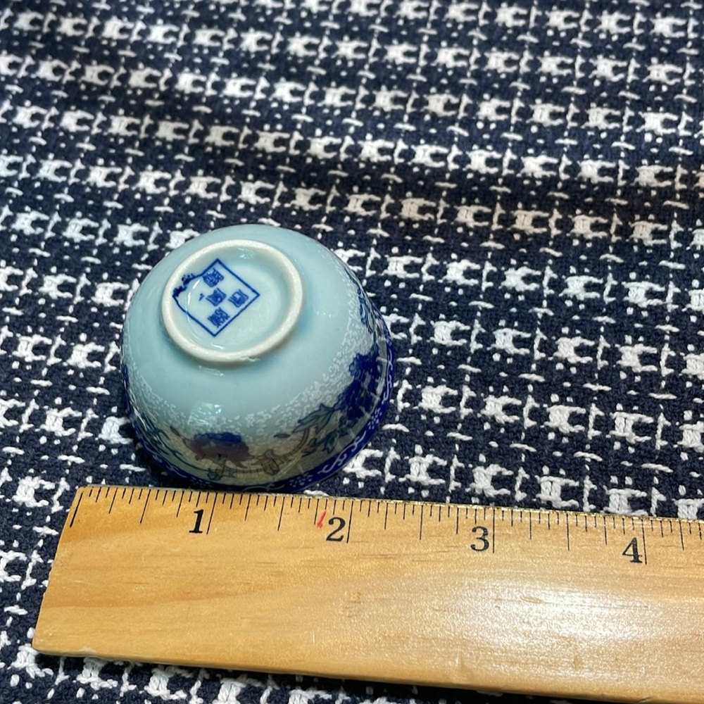 Tea cups - Picture 5 of 9